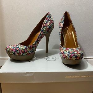 Jessica Simpson Floral Pumps.